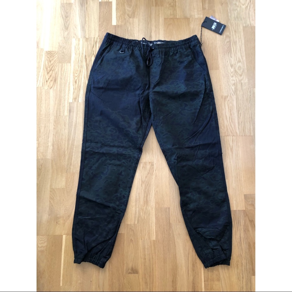 NWT Men’s Publish Jogger - Size 40